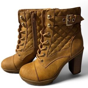 G by Guess Gift Boots Size 7 NWOT